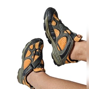 MERRELL JUNIOR HIKING SHOES SIZE 3